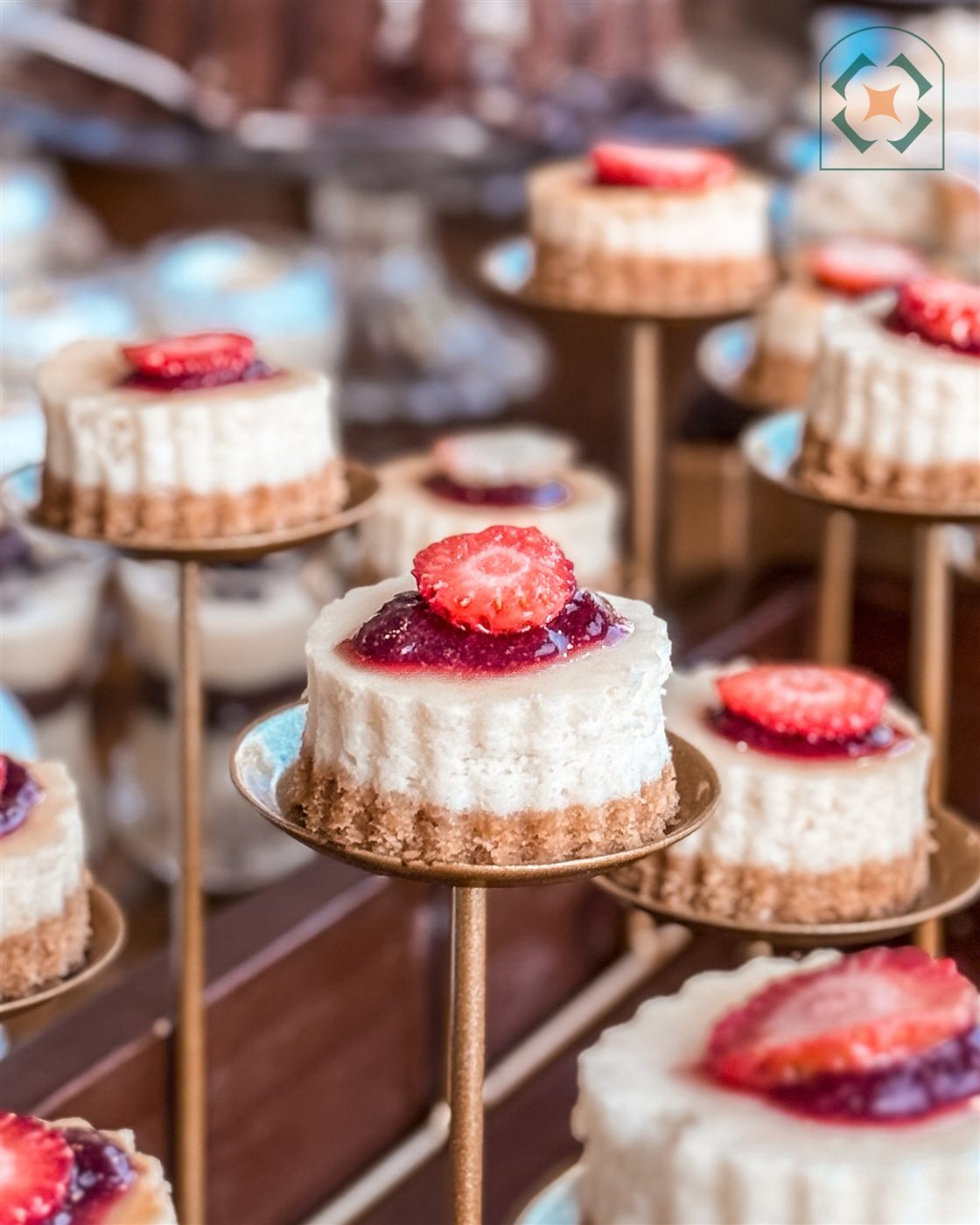 Mini bolos no brunch de casamento