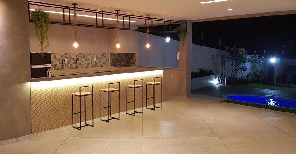 Bar do salão à noite