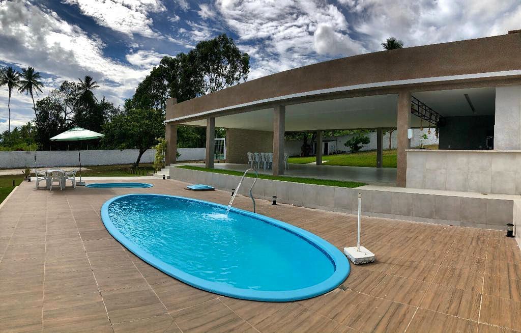 Piscina e salão