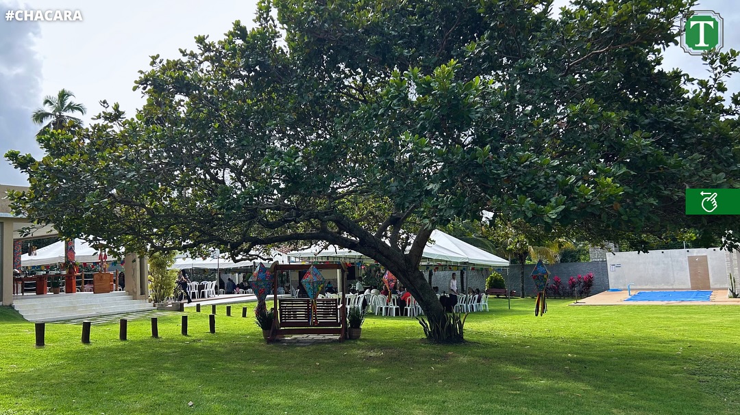 Jardim e salão coberto